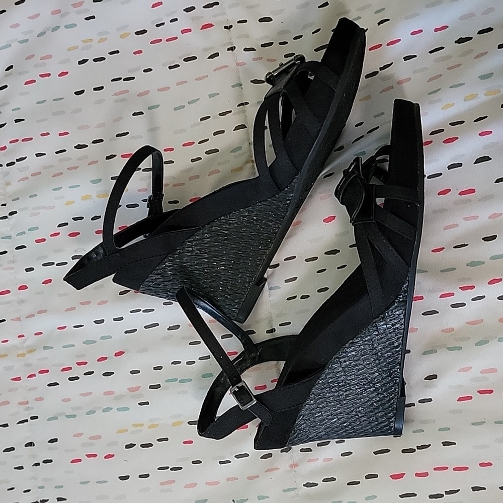 Aerosoles Plush Around, black wedge strappy heels size 10